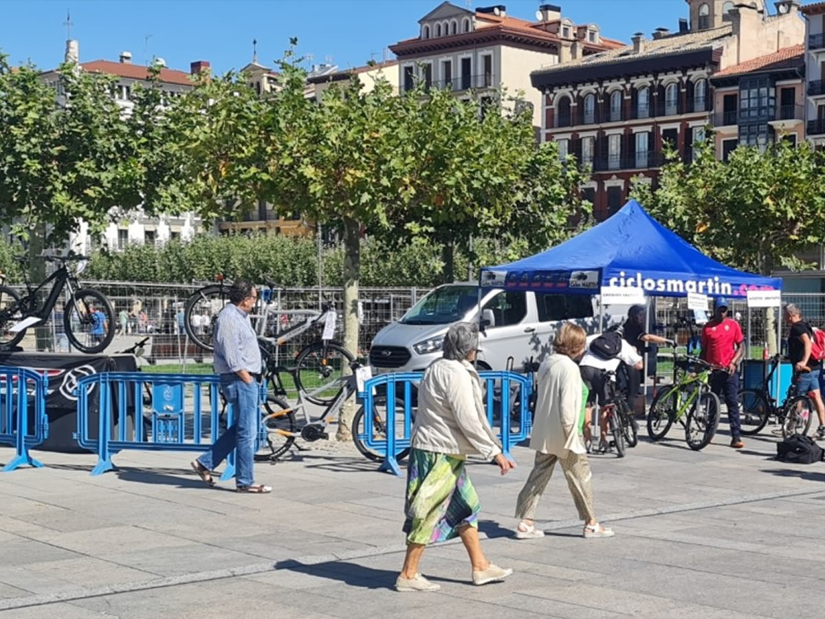 Ciclos Martín participando en una actividad de movilidad en Pamplona