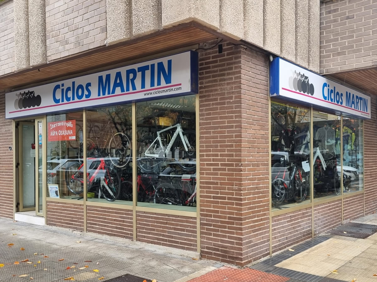 Tienda Esquíroz de Ciclos Martín en Pamplona