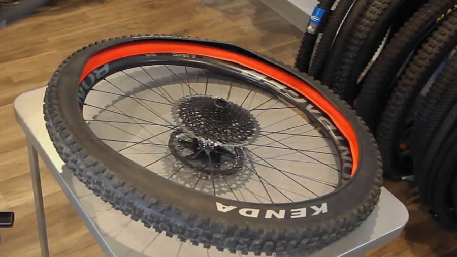 Sistema antipinchazos para MTB y e-bike pensado para reducir pinchazos por impacto