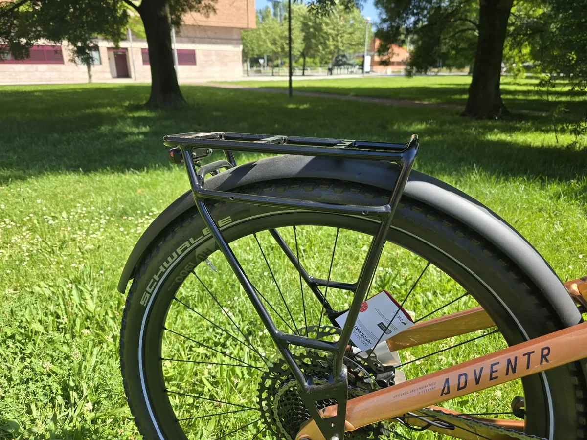 Portabultos trasero y guardabarros de la Haibike Adventr SE 12