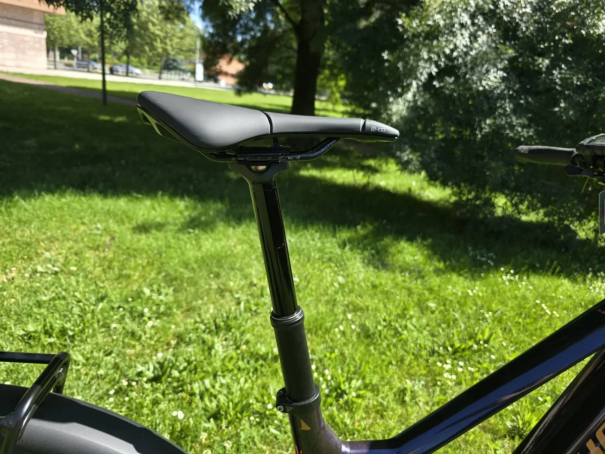 Tija telescópica y sillín de la Haibike Adventr SE 12